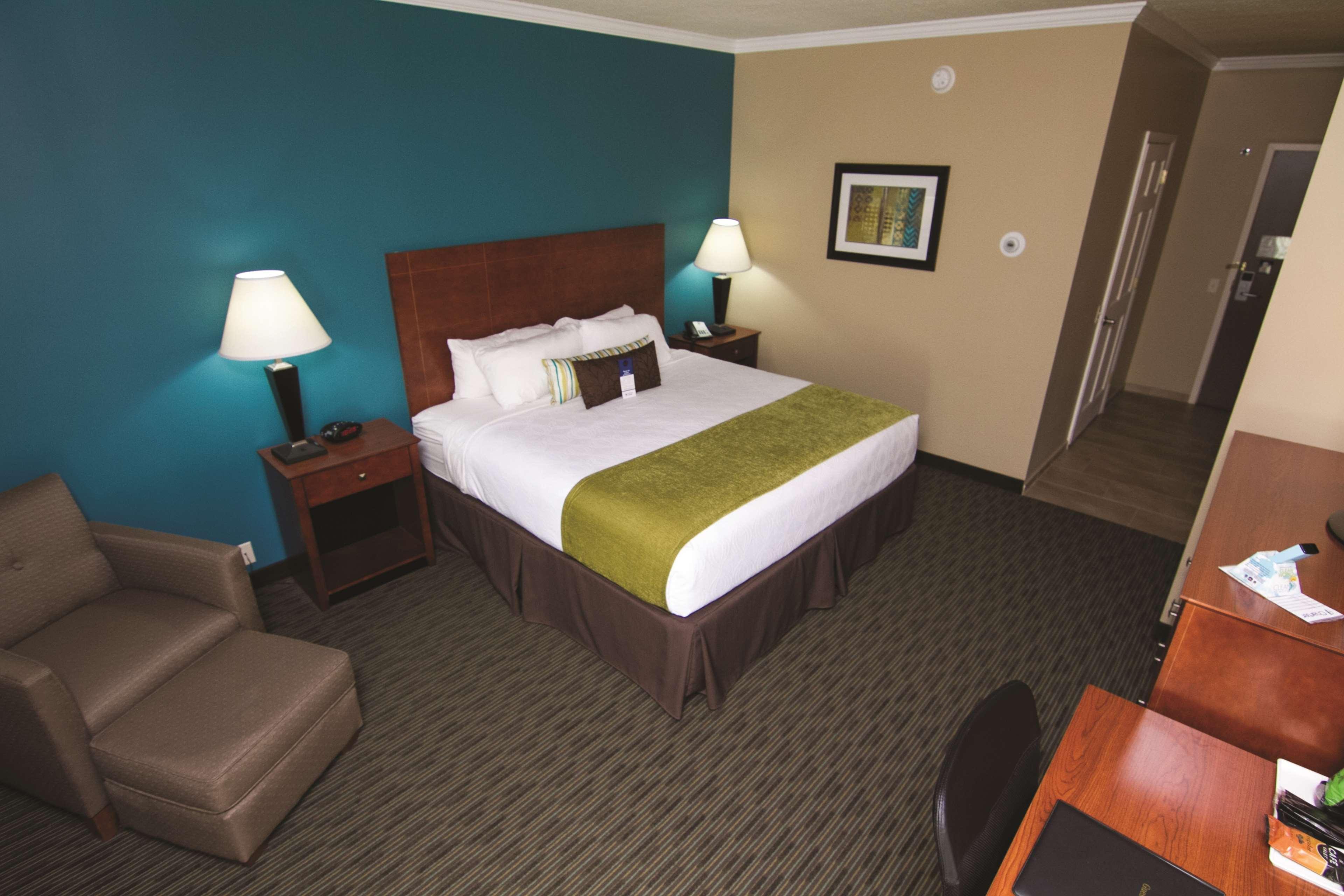 Best Western Plus Plattsburgh Bagian luar foto