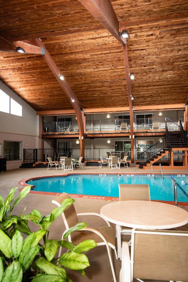 Best Western Plus Plattsburgh Bagian luar foto