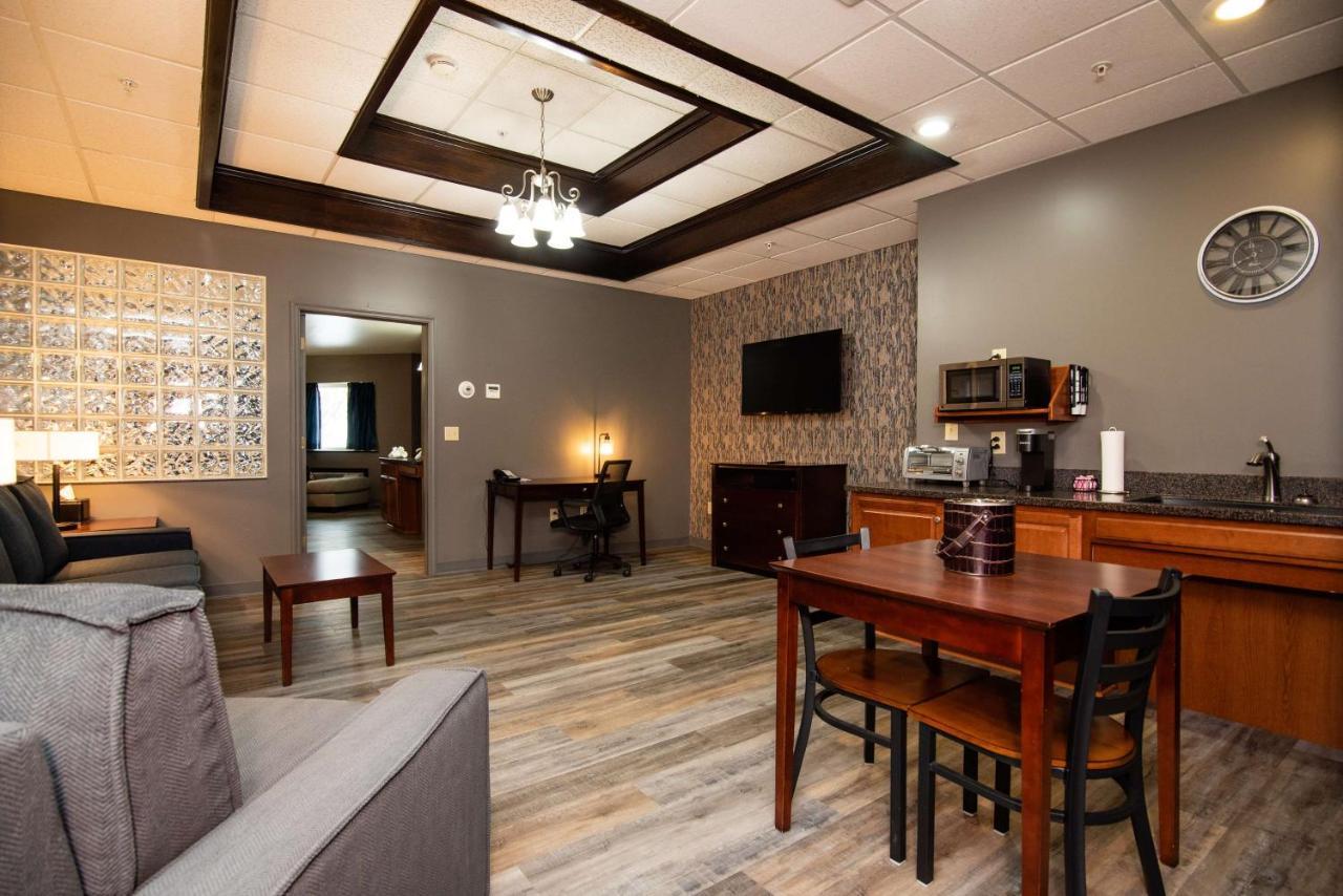 Best Western Plus Plattsburgh Bagian luar foto