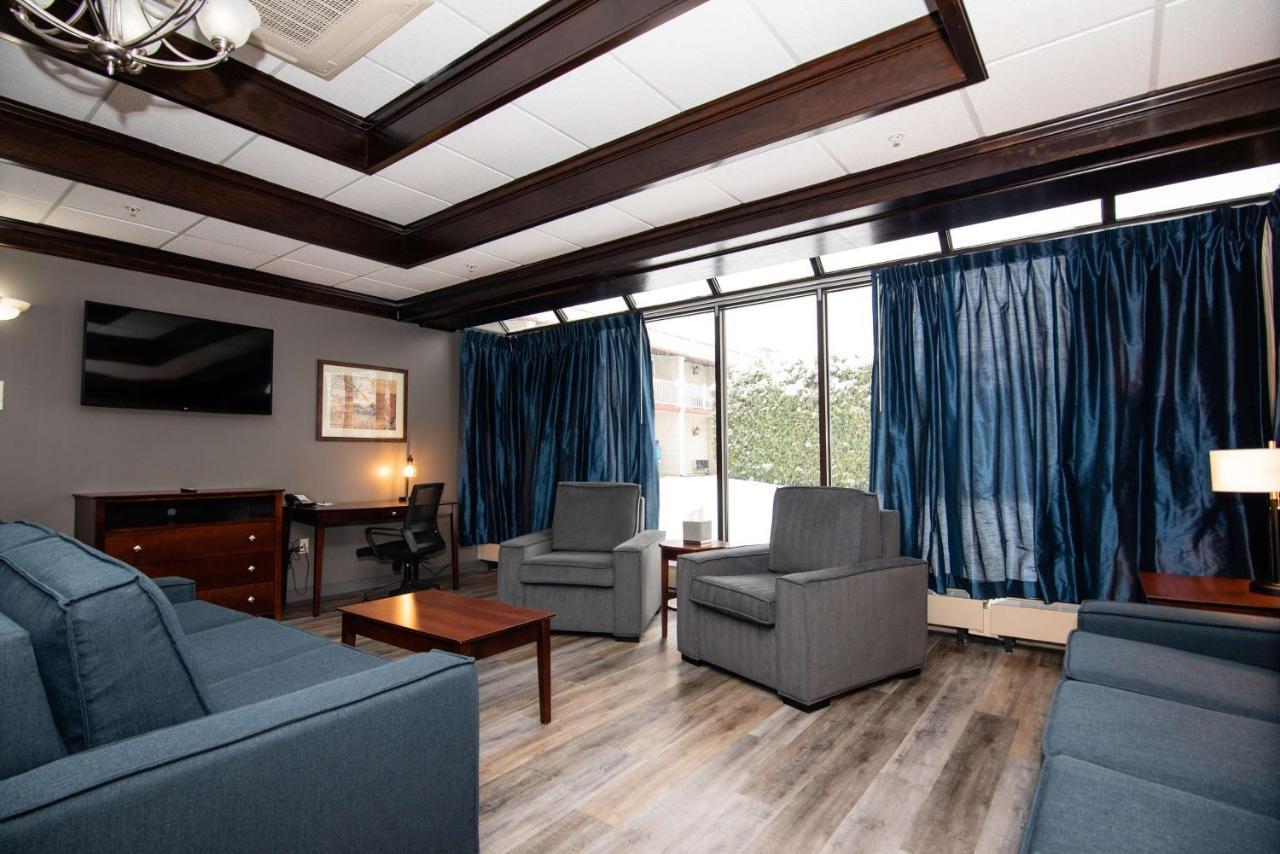 Best Western Plus Plattsburgh Bagian luar foto