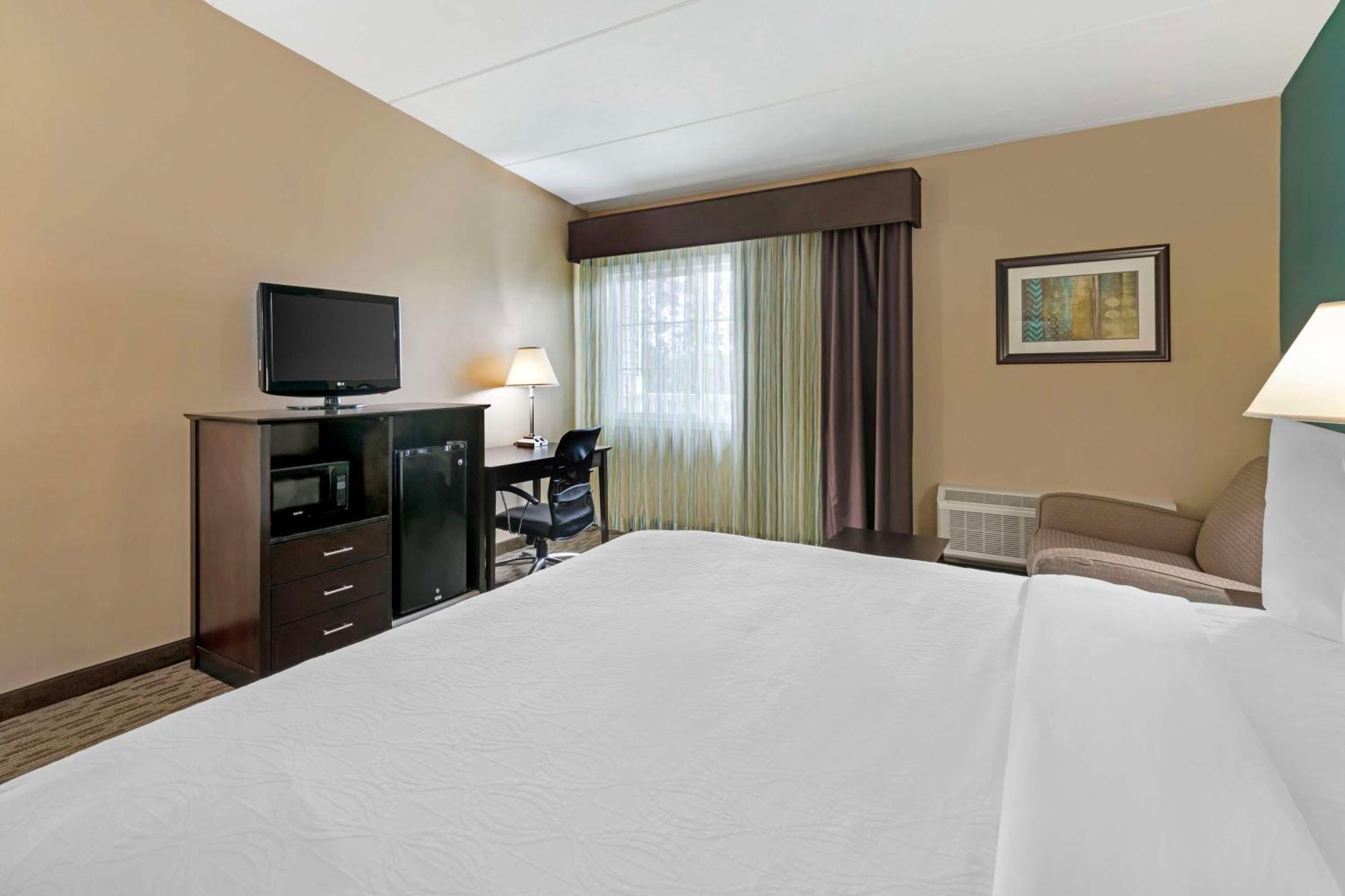 Best Western Plus Plattsburgh Bagian luar foto