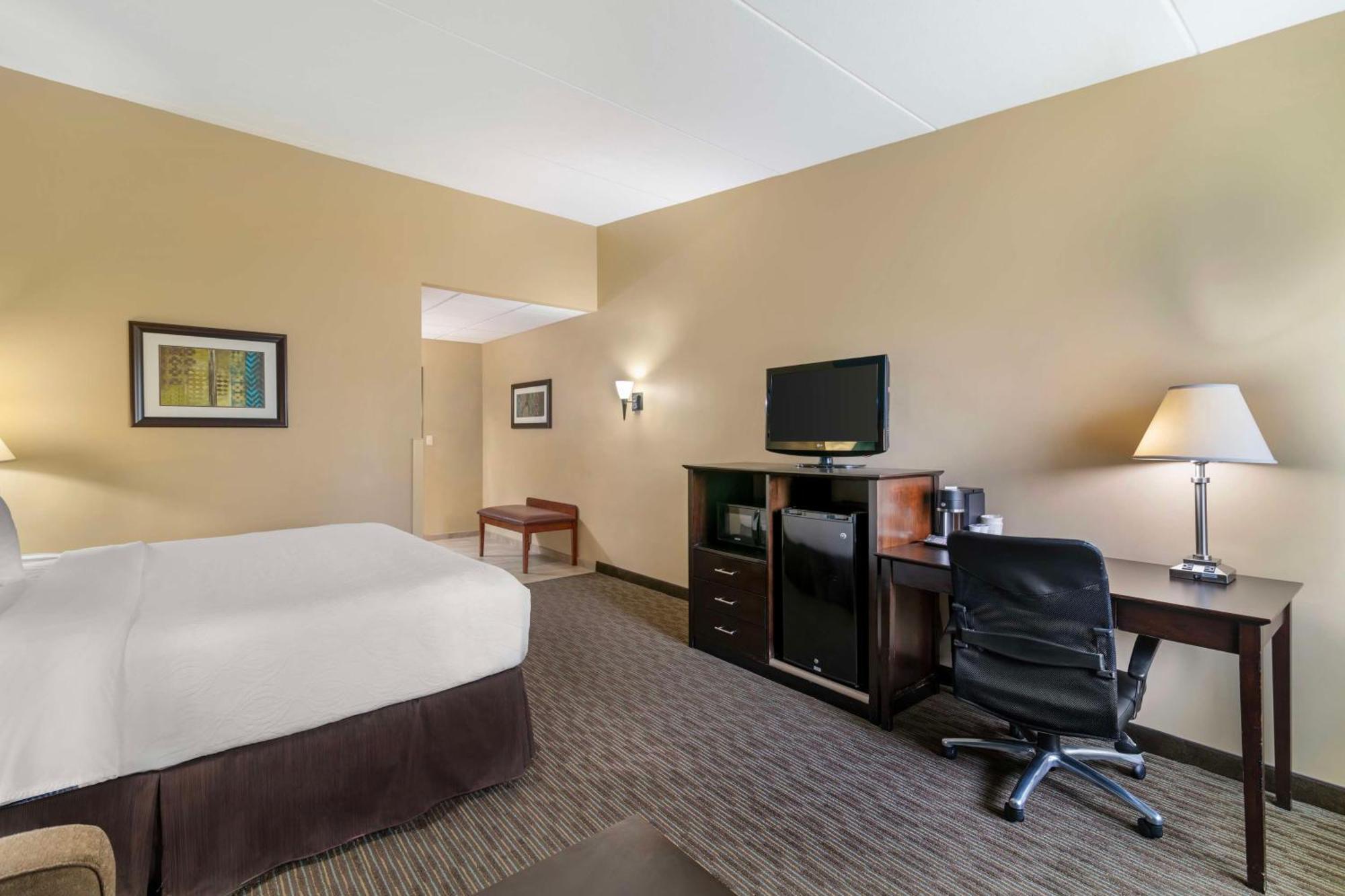 Best Western Plus Plattsburgh Bagian luar foto