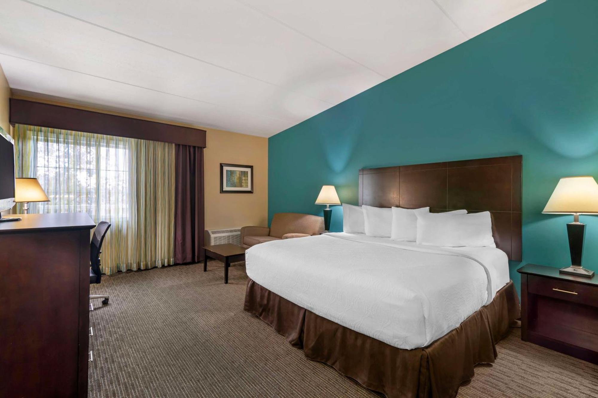 Best Western Plus Plattsburgh Bagian luar foto
