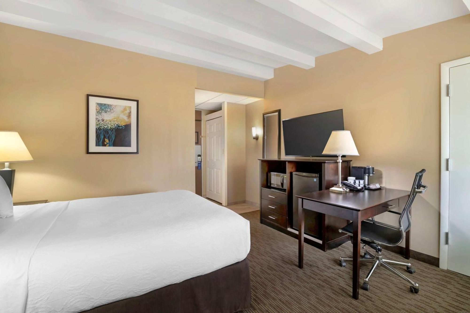 Best Western Plus Plattsburgh Bagian luar foto