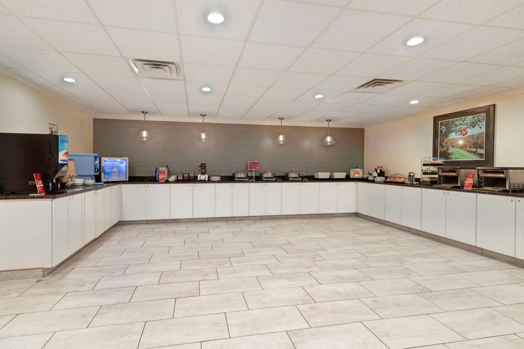 Best Western Plus Plattsburgh Bagian luar foto