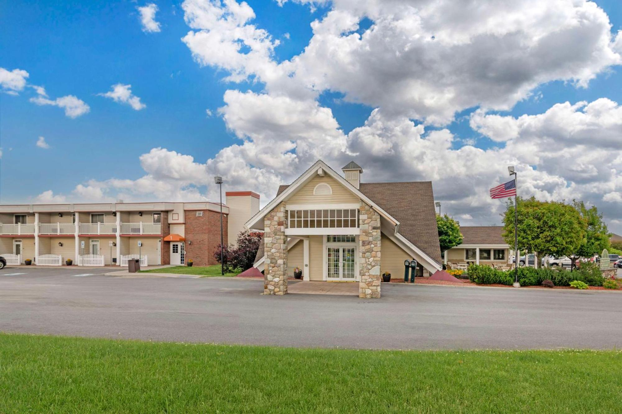Best Western Plus Plattsburgh Bagian luar foto