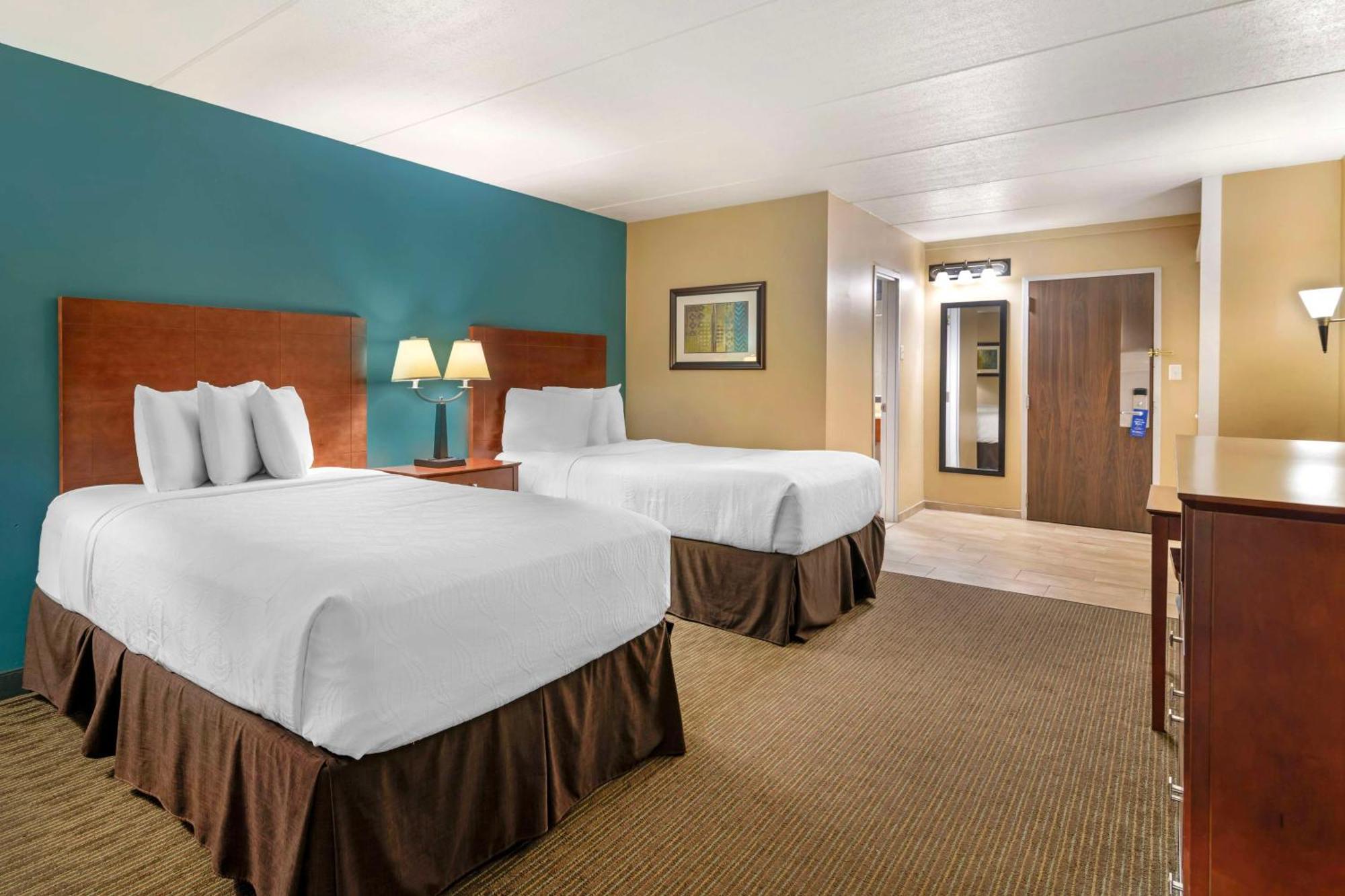 Best Western Plus Plattsburgh Bagian luar foto