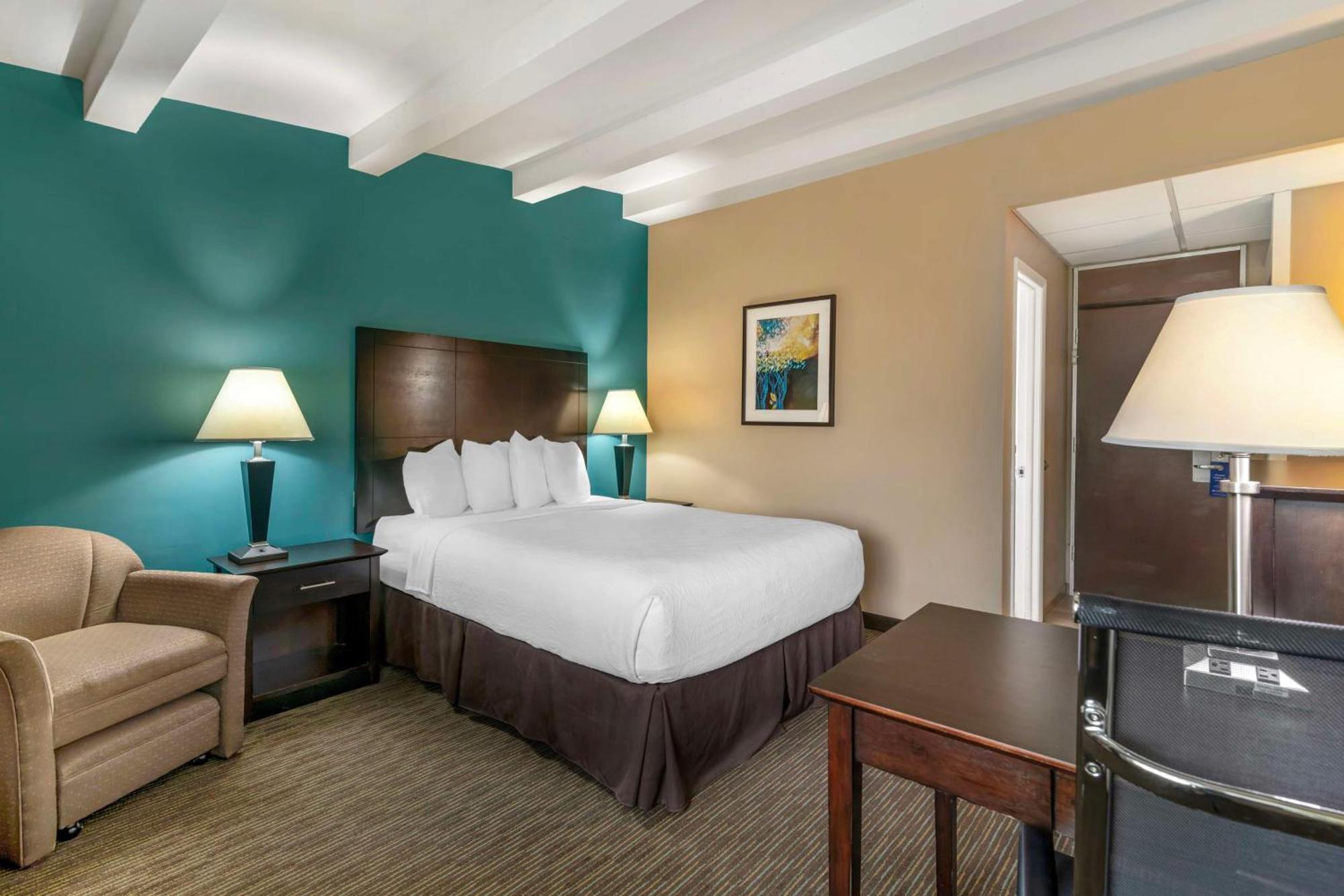 Best Western Plus Plattsburgh Bagian luar foto