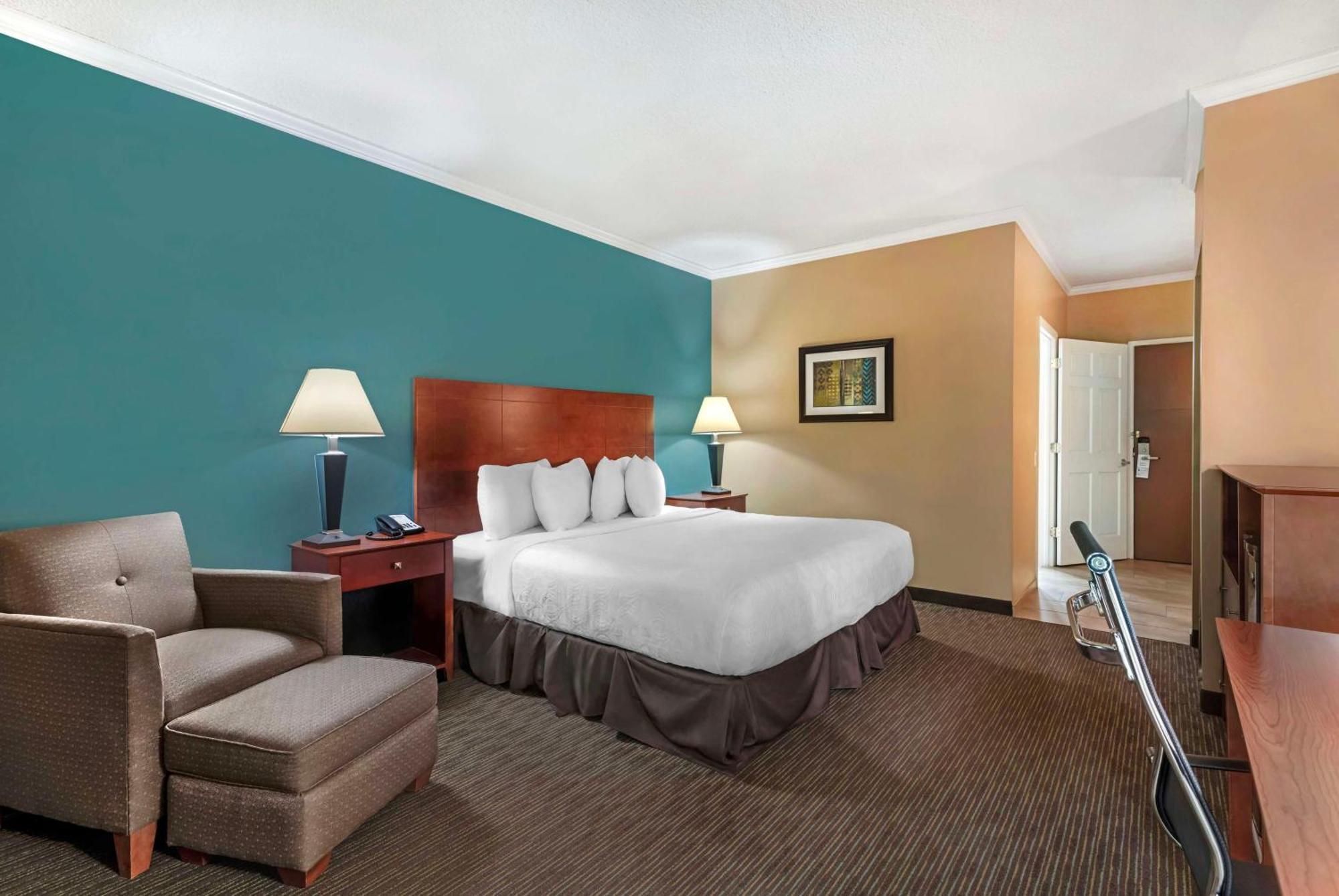 Best Western Plus Plattsburgh Bagian luar foto