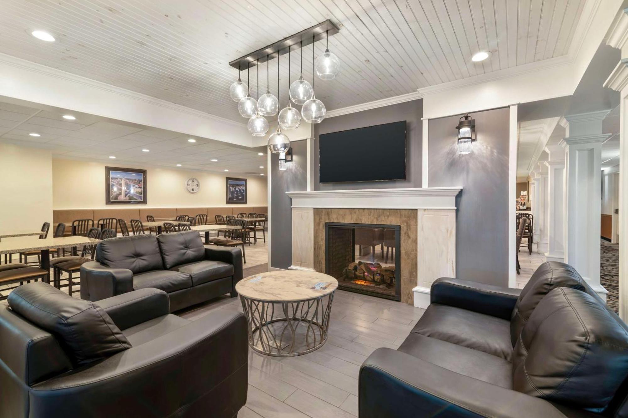 Best Western Plus Plattsburgh Bagian luar foto