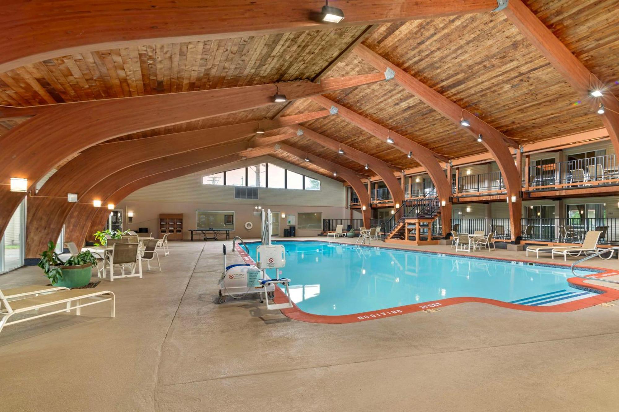 Best Western Plus Plattsburgh Bagian luar foto