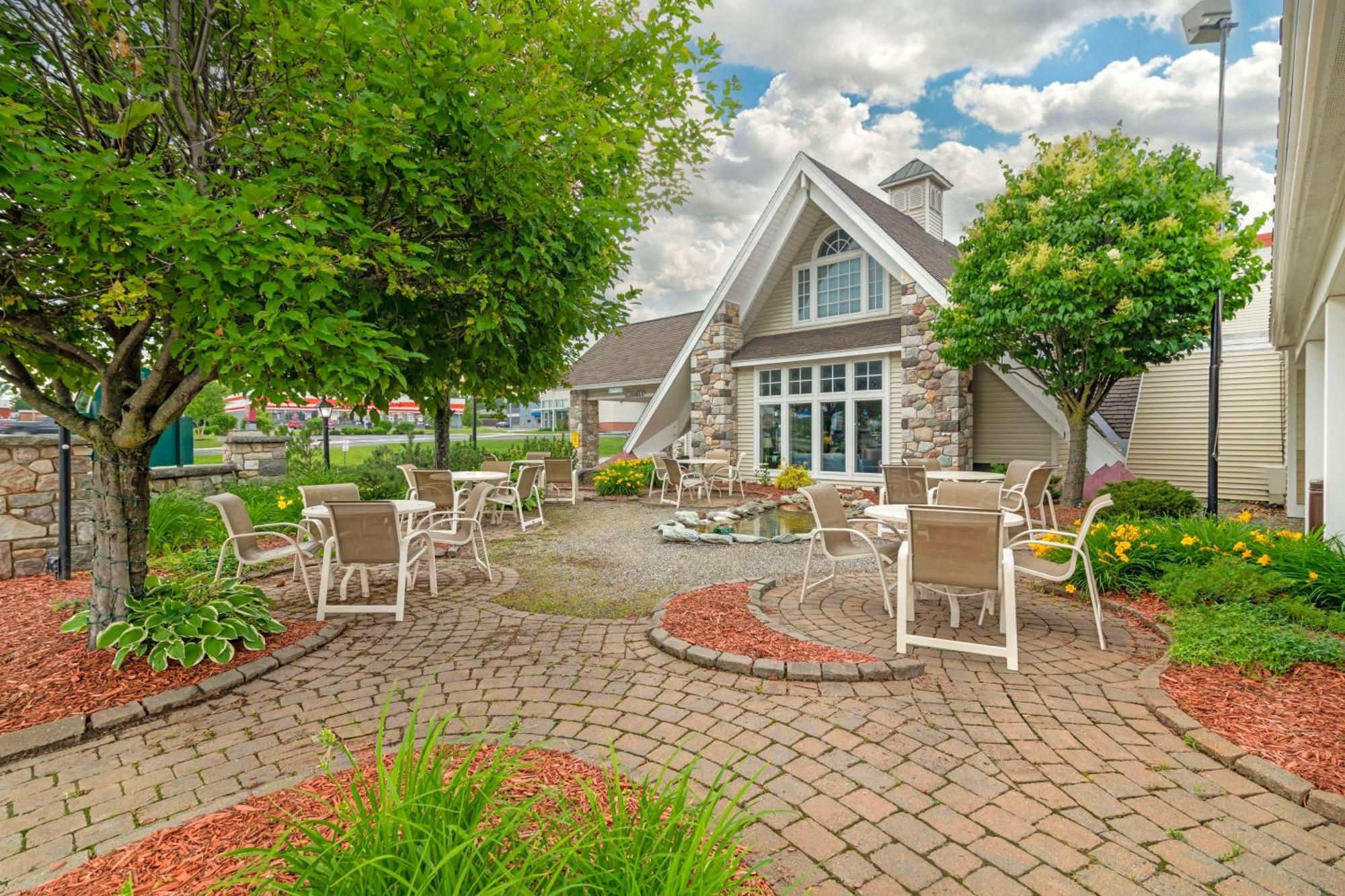Best Western Plus Plattsburgh Bagian luar foto