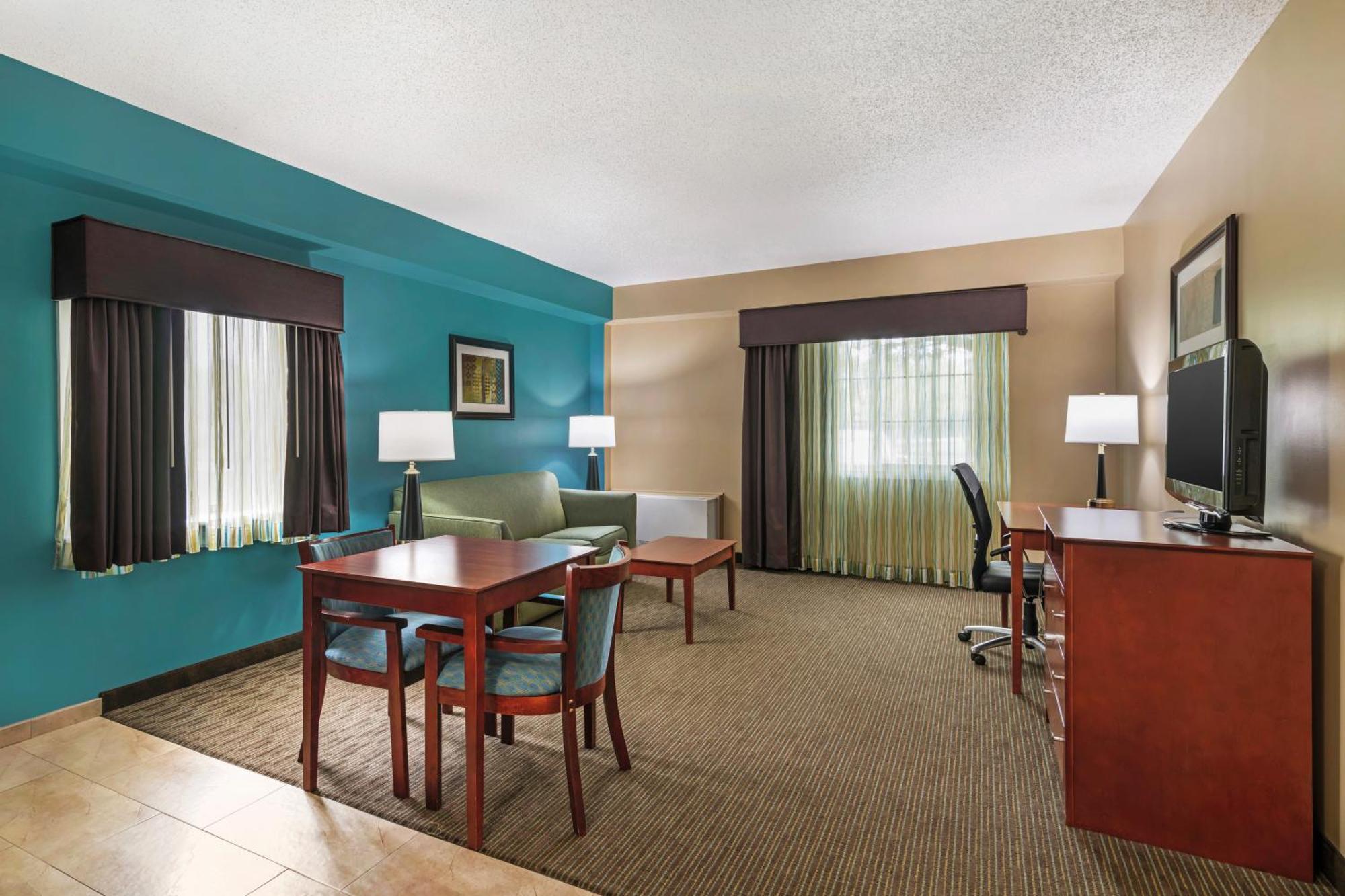 Best Western Plus Plattsburgh Bagian luar foto